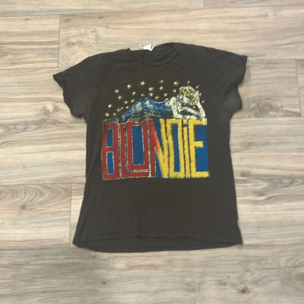 VINTAGE BLONDIE TEESHIRT NWOT SIZE XS BUT LOOSE FIT WOULD FIT MOST S, M , L - Picture 2 of 3
